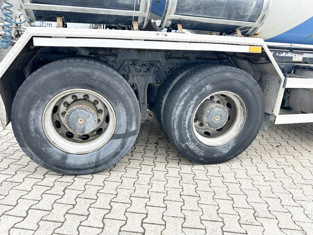 Mercedes-Benz Arocs 3251 8x4/4 Arocs 3251 8x4/4, Betonmischer Liebherr ca. 9m³ - 콘크리트 믹서 트럭 : 사진 3 Mercedes-Benz Arocs 3251 8x4/4 Arocs 3251 8x4/4, Betonmischer Liebherr ca. 9m³ - 콘크리트 믹서 트럭 : 사진 3