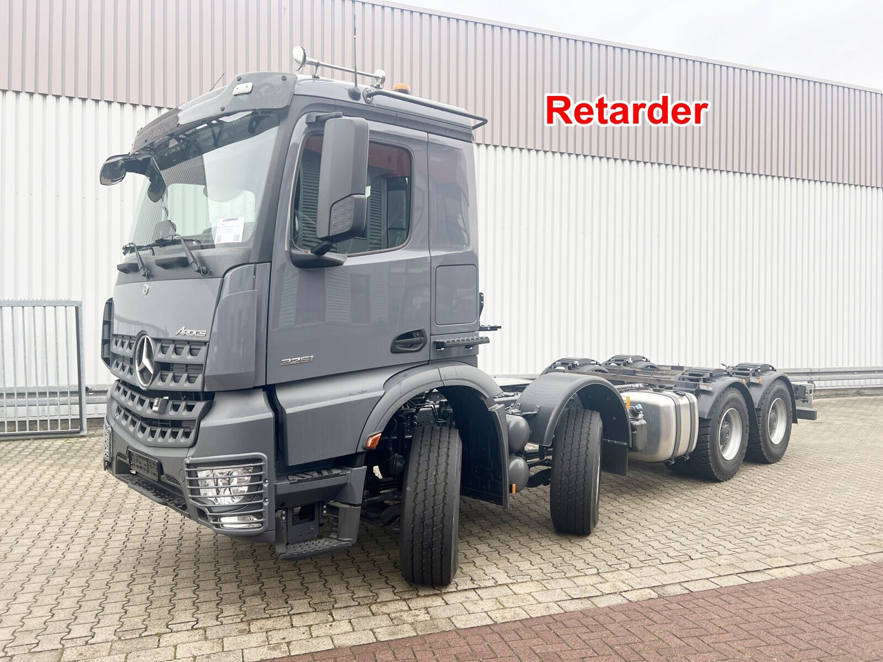 Mercedes-Benz Arocs 3251 L 8x4/4 Arocs 3251 L 8x4/4, mit Motorabtrieb C plus NA - 캡 새시 트럭 : 사진 1 Mercedes-Benz Arocs 3251 L 8x4/4 Arocs 3251 L 8x4/4, mit Motorabtrieb C plus NA - 캡 새시 트럭 : 사진 1