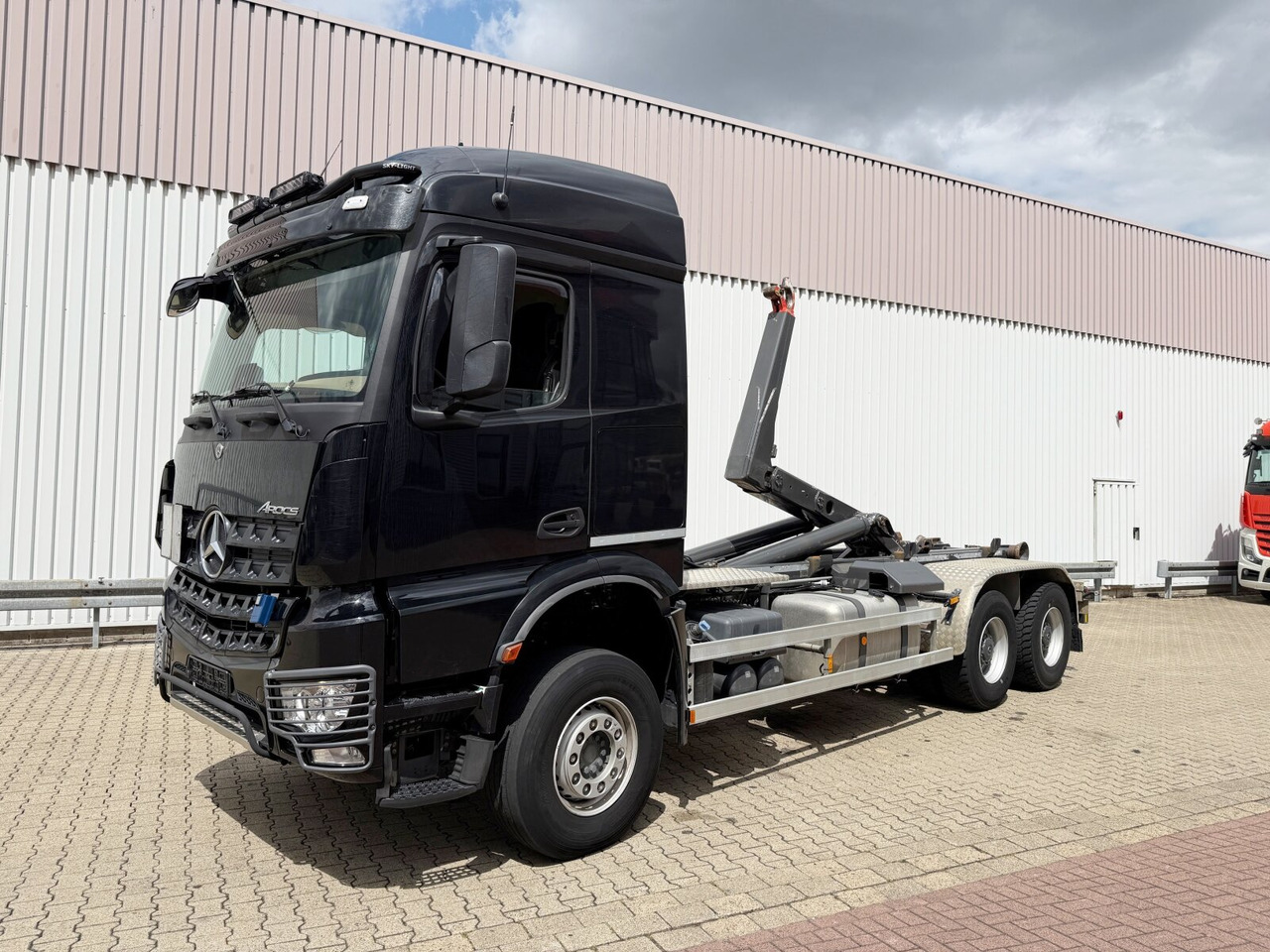Mercedes-Benz Arocs 3351 6x4 Arocs 3351 6x4, Grounder, Retarder, Multimedia Cockpit, StreamSpace - 후크 리프트 트럭 : 사진 1 Mercedes-Benz Arocs 3351 6x4 Arocs 3351 6x4, Grounder, Retarder, Multimedia Cockpit, StreamSpace - 후크 리프트 트럭 : 사진 1