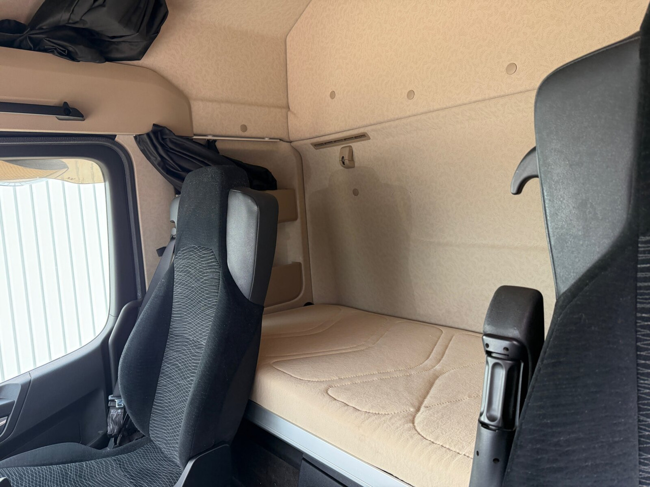 Mercedes-Benz Arocs 3351 6x4 Arocs 3351 6x4, Grounder, Retarder, Multimedia Cockpit, StreamSpace - 후크 리프트 트럭 : 사진 5 Mercedes-Benz Arocs 3351 6x4 Arocs 3351 6x4, Grounder, Retarder, Multimedia Cockpit, StreamSpace - 후크 리프트 트럭 : 사진 5