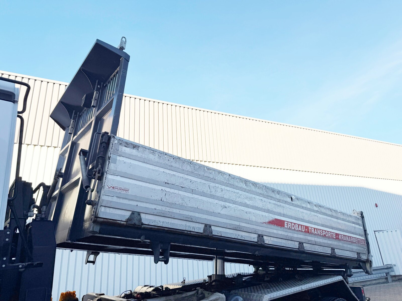 Mercedes-Benz Arocs 3351 AK 6x6 Arocs 3351 AK 6x6, Retarder, Grounder, Motorabtrieb, pneum. Heckklappenöffnung - 덤프트럭 : 사진 2 Mercedes-Benz Arocs 3351 AK 6x6 Arocs 3351 AK 6x6, Retarder, Grounder, Motorabtrieb, pneum. Heckklappenöffnung - 덤프트럭 : 사진 2