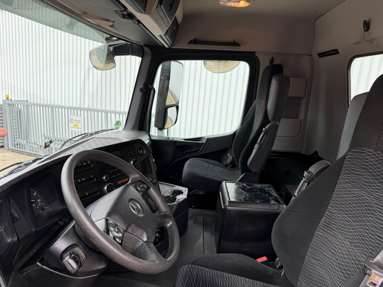 Mercedes-Benz Arocs 3363 K 6x4 Arocs 3363 K 6x4, Grounder, Turbo-Retarder-Kupplung - 후크 리프트 트럭 : 사진 5 Mercedes-Benz Arocs 3363 K 6x4 Arocs 3363 K 6x4, Grounder, Turbo-Retarder-Kupplung - 후크 리프트 트럭 : 사진 5