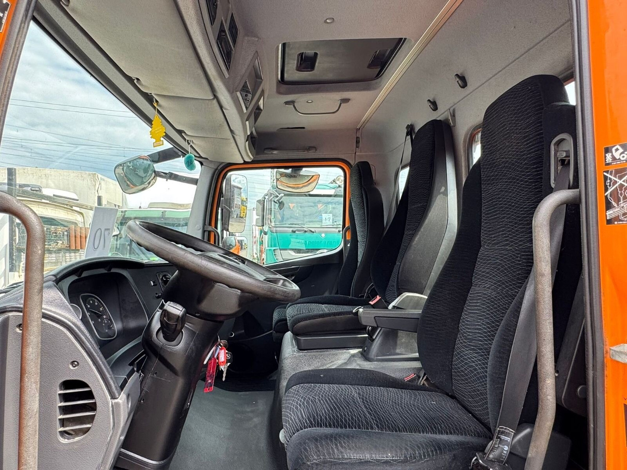 Mercedes-Benz Atego 1218/21 K Atego 1218/21 K, AHK - 덤프트럭 : 사진 4 Mercedes-Benz Atego 1218/21 K Atego 1218/21 K, AHK - 덤프트럭 : 사진 4