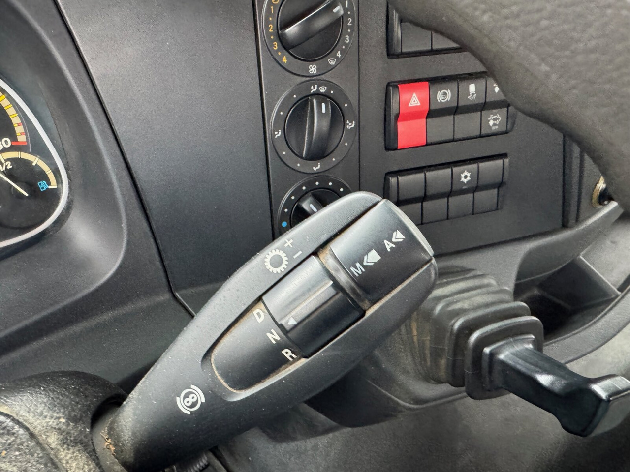 Mercedes-Benz Atego 1221 K 4x2 Atego 1221 K 4x2, 2x AHK - 덤프트럭 : 사진 5 Mercedes-Benz Atego 1221 K 4x2 Atego 1221 K 4x2, 2x AHK - 덤프트럭 : 사진 5