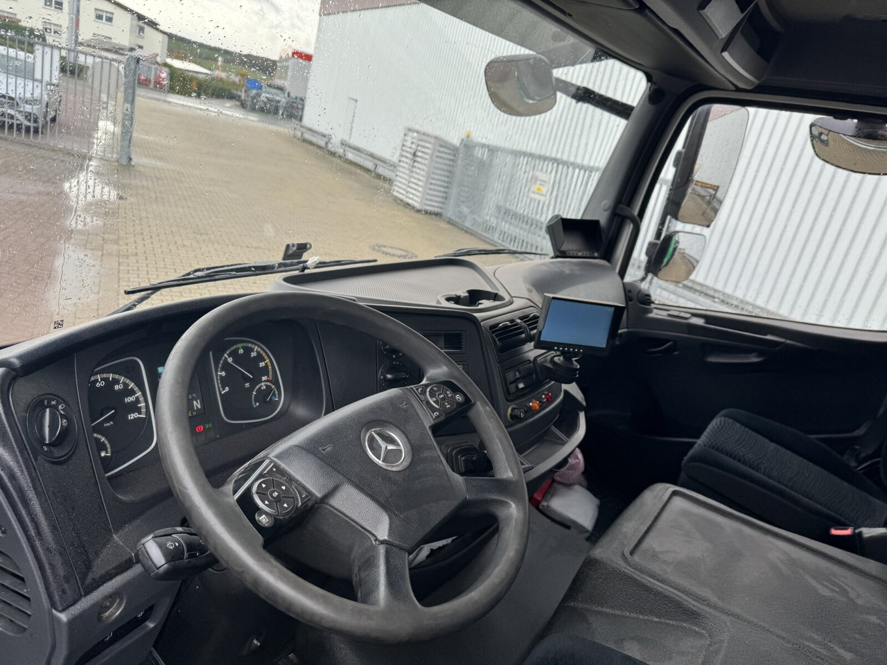 Mercedes-Benz Atego 1223 L 4x2 Atego 1223 L 4x2 mit Heckkran Atlas 88.3-A2L, Funk - 크레인 트럭, 드롭사이드/ 플랫베드 트럭 : 사진 5 Mercedes-Benz Atego 1223 L 4x2 Atego 1223 L 4x2 mit Heckkran Atlas 88.3-A2L, Funk - 크레인 트럭, 드롭사이드/ 플랫베드 트럭 : 사진 5