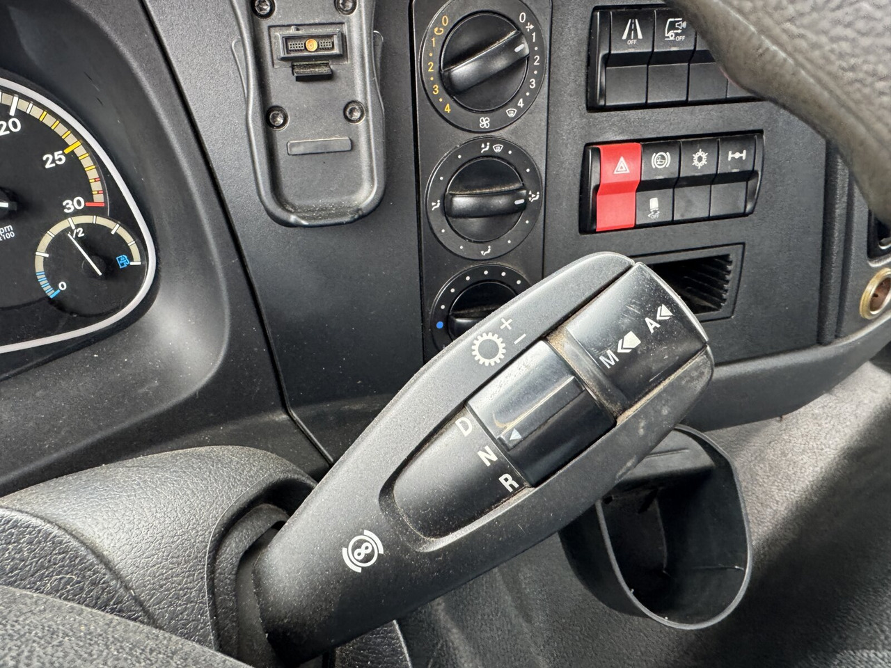 Mercedes-Benz Atego 1530 K 4x2 Atego 1530 K 4x2, 2x AHK - 덤프트럭 : 사진 4 Mercedes-Benz Atego 1530 K 4x2 Atego 1530 K 4x2, 2x AHK - 덤프트럭 : 사진 4