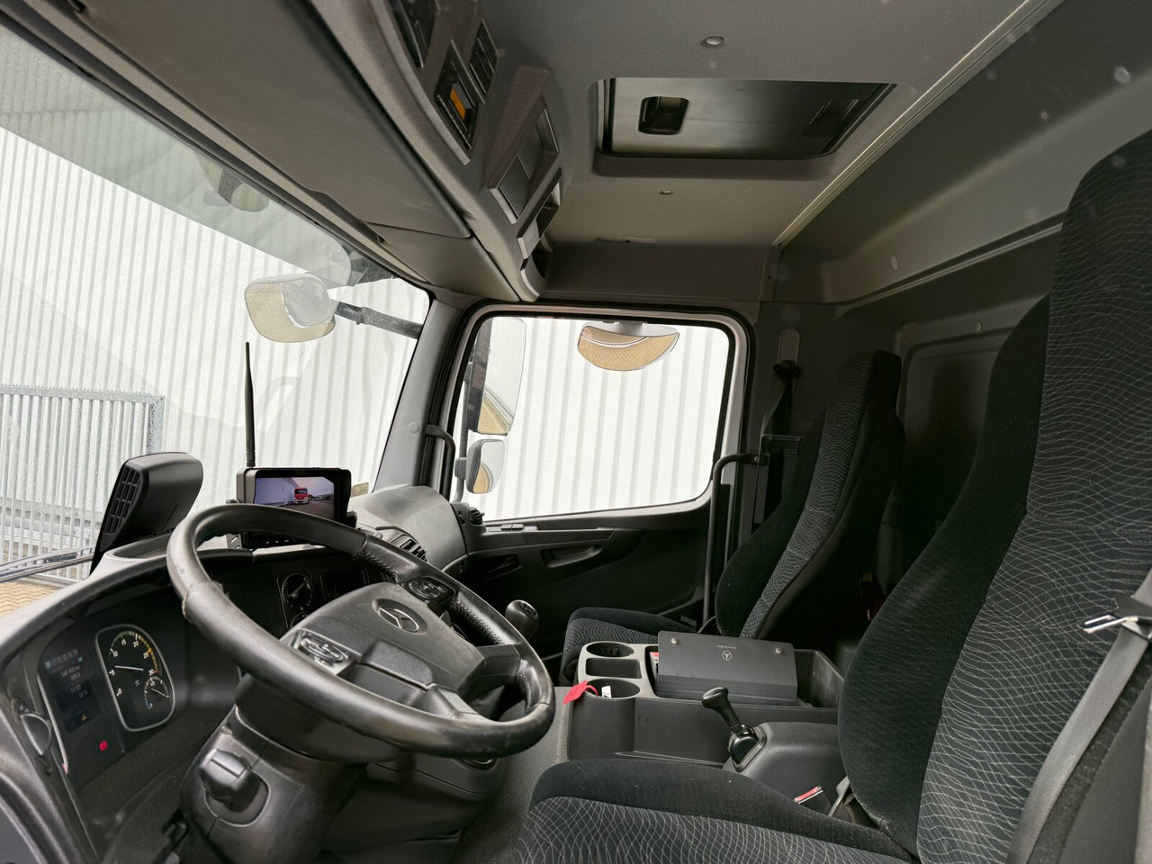 Mercedes-Benz Atego 1627 L 4x2 Atego 1627 L 4x2, 6-Zylinder, Motorabtrieb - 캡 새시 트럭 : 사진 2 Mercedes-Benz Atego 1627 L 4x2 Atego 1627 L 4x2, 6-Zylinder, Motorabtrieb - 캡 새시 트럭 : 사진 2