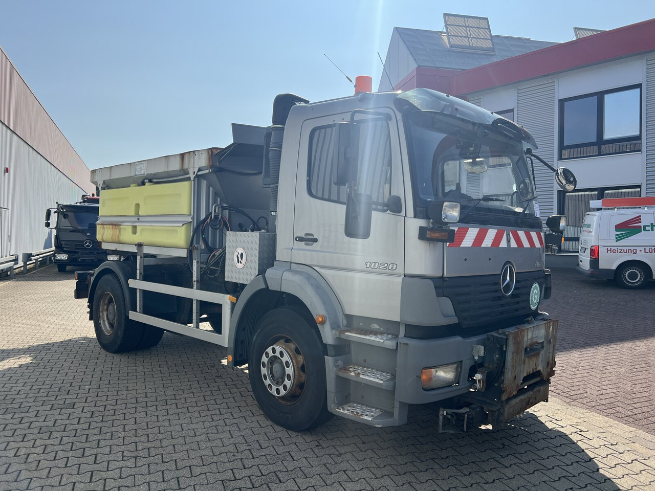 Mercedes-Benz Atego 1828 L 4x2 Atego 1828 L 4x2, Rechtslenker, Winterdienstaustattung - 캡 새시 트럭 : 사진 5 Mercedes-Benz Atego 1828 L 4x2 Atego 1828 L 4x2, Rechtslenker, Winterdienstaustattung - 캡 새시 트럭 : 사진 5