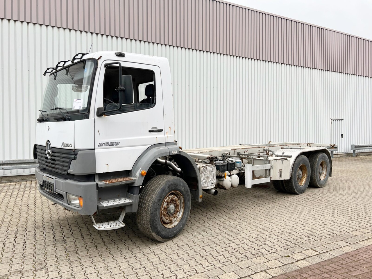 Mercedes-Benz Atego 2628 K 6x4 Atego 2628 K 6x4, 6-Zylinder - 캡 새시 트럭 : 사진 1 Mercedes-Benz Atego 2628 K 6x4 Atego 2628 K 6x4, 6-Zylinder - 캡 새시 트럭 : 사진 1