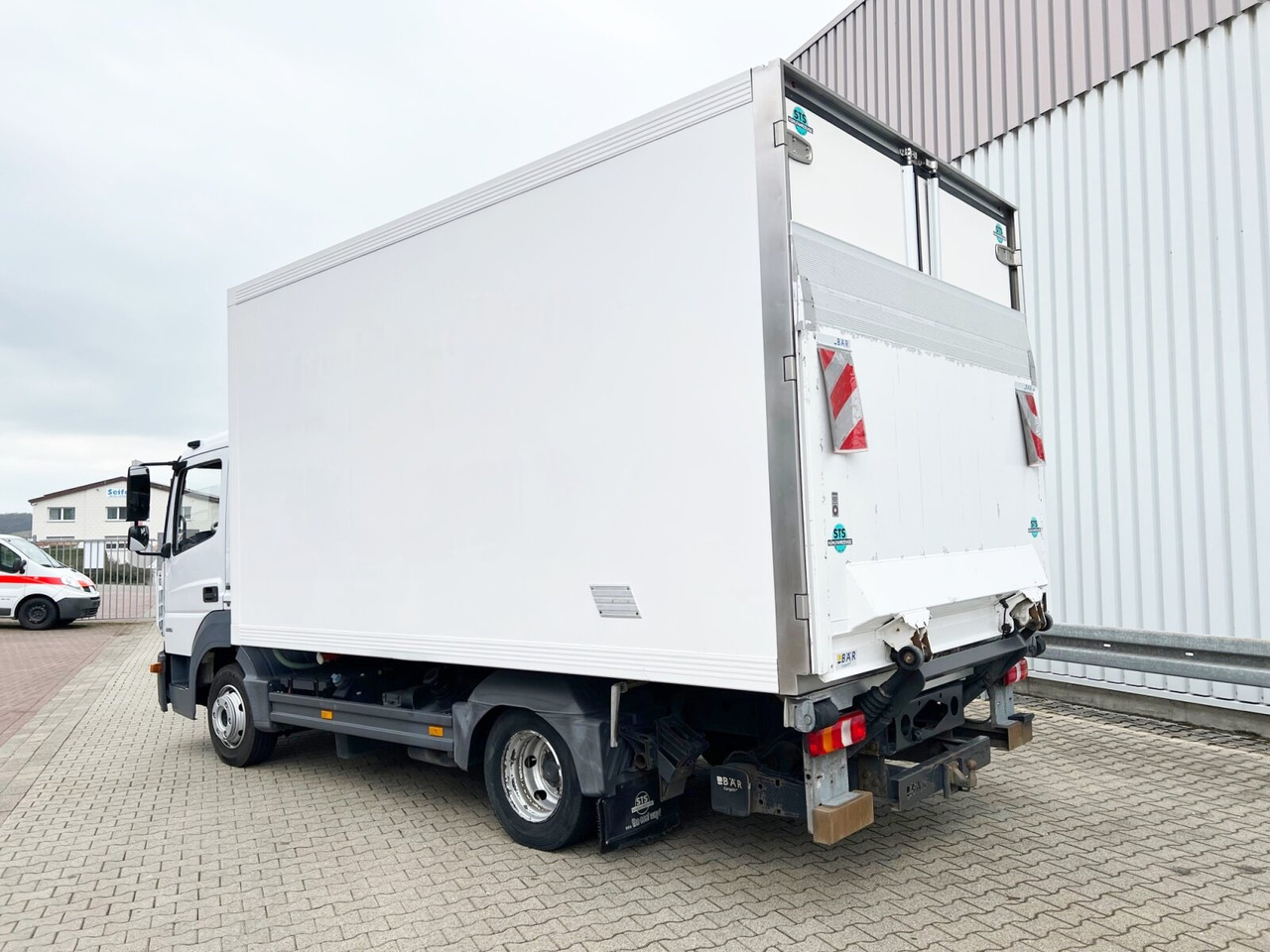 Mercedes-Benz Atego 816 L 4x2 Atego 816 L 4x2, Kühlkoffer, ThermoKing, LBW BÄR - 트럭 : 사진 4 Mercedes-Benz Atego 816 L 4x2 Atego 816 L 4x2, Kühlkoffer, ThermoKing, LBW BÄR - 트럭 : 사진 4