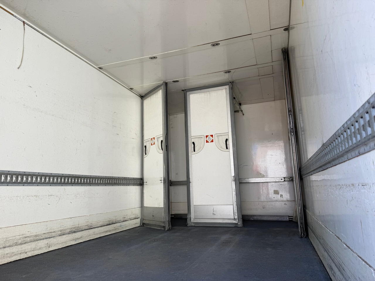 트럭 Mercedes-Benz Atego 816 L 4x2 Atego 816 L 4x2, Kühlkoffer, ThermoKing, Trennwand, LBW MBB : 사진 15