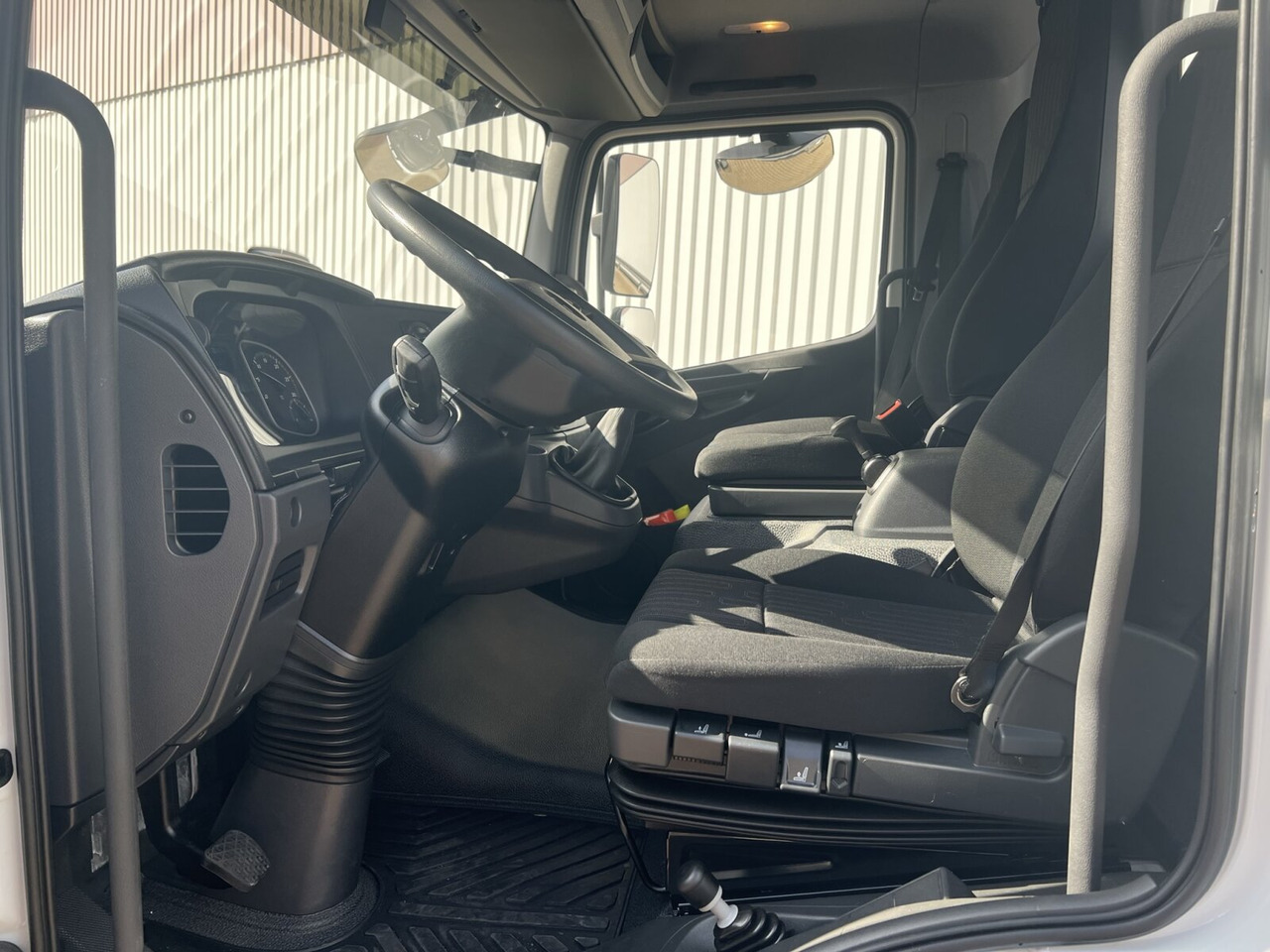 Mercedes-Benz Atego 818 K 4x2 Atego 818 K 4x2, 2x AHK, Meiller-Kipper, mehrfach Vorhanden! - 덤프트럭 : 사진 4 Mercedes-Benz Atego 818 K 4x2 Atego 818 K 4x2, 2x AHK, Meiller-Kipper, mehrfach Vorhanden! - 덤프트럭 : 사진 4