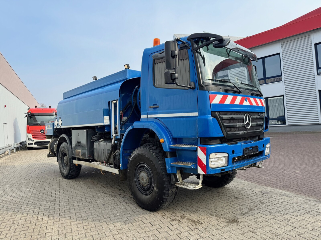 리스 Mercedes-Benz Axor 1829 A 4x4 Axor 1829 A 4x4, Willig Tank ca. 8500l, 2 Kammern Mercedes-Benz Axor 1829 A 4x4 Axor 1829 A 4x4, Willig Tank ca. 8500l, 2 Kammern : 사진 9