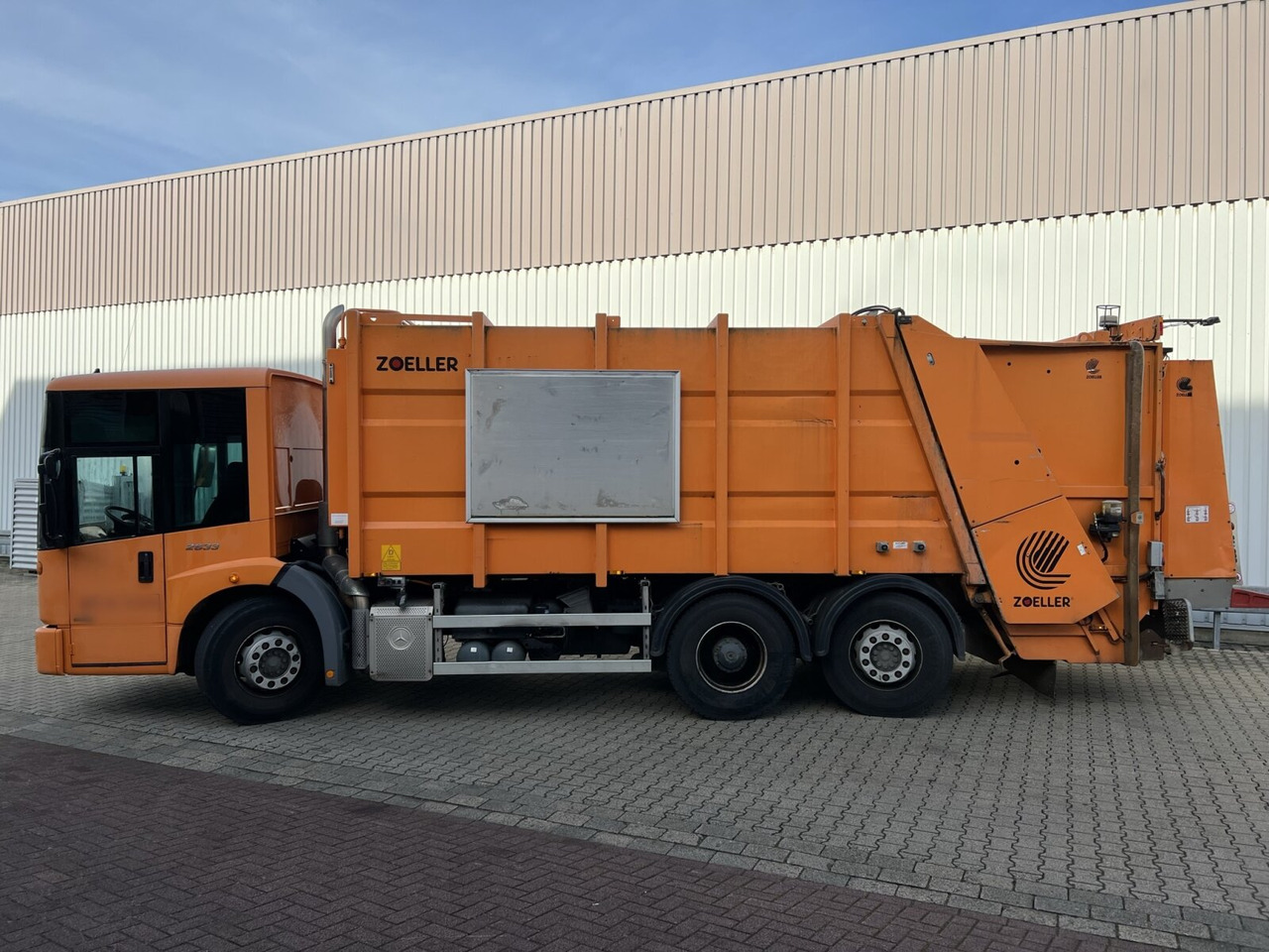 쓰레기차 운반 물 쓰레기 Mercedes-Benz Econic 2633 L 6x2/4 NLA Econic 2633 L 6x2/4 NLA, Lenkachse, Zöller Medium XL, Zöller-Schüttung : 사진 12