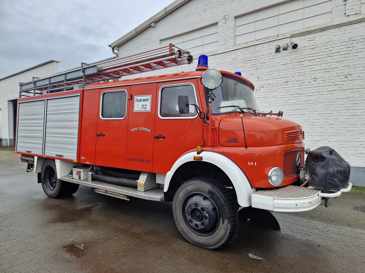 Mercedes-Benz LAF 1113 B 4x4 Doka LAF 1113 B 4x4 Doka, LF 16 TS - 구급차 : 사진 1 Mercedes-Benz LAF 1113 B 4x4 Doka LAF 1113 B 4x4 Doka, LF 16 TS - 구급차 : 사진 1