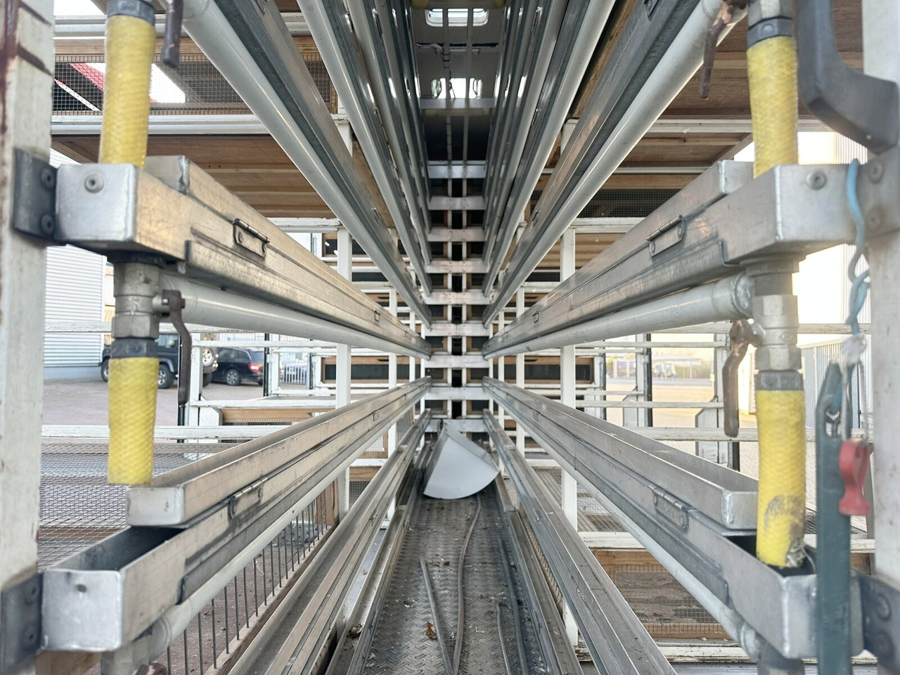 Mercedes-Benz LK 817 4x2 LK 817 4x2, Taubentransporter - 박스 트럭 : 사진 5 Mercedes-Benz LK 817 4x2 LK 817 4x2, Taubentransporter - 박스 트럭 : 사진 5