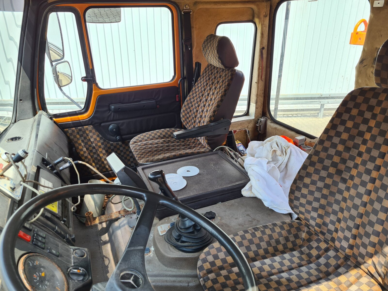 Mercedes-Benz NG 1928 A 4x4 NG 1928 A 4x4, V8-Motor, Standklima, Winterdienstaustattung - 캡 새시 트럭 : 사진 4 Mercedes-Benz NG 1928 A 4x4 NG 1928 A 4x4, V8-Motor, Standklima, Winterdienstaustattung - 캡 새시 트럭 : 사진 4