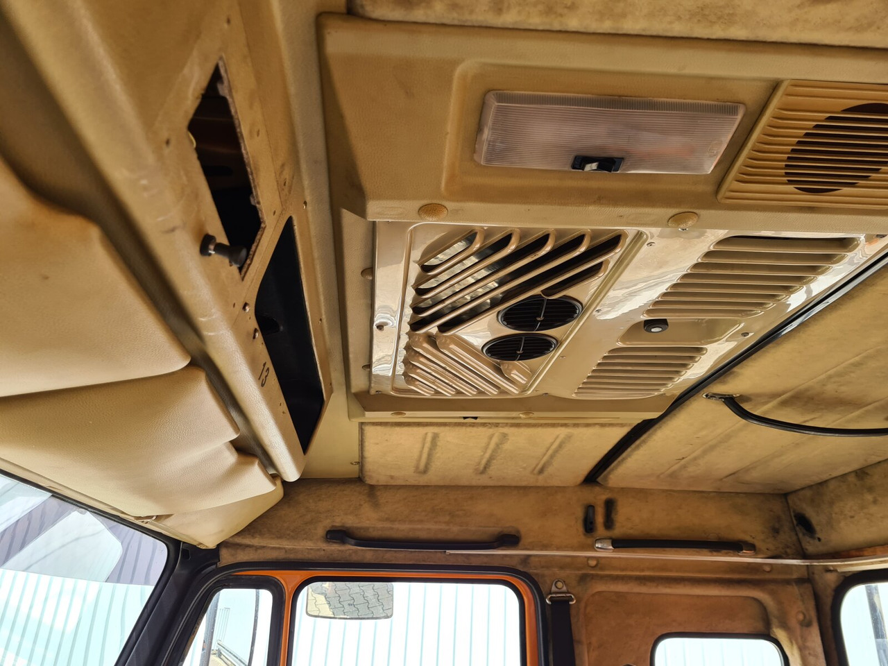 Mercedes-Benz NG 1928 A 4x4 NG 1928 A 4x4, V8-Motor, Standklima, Winterdienstaustattung - 캡 새시 트럭 : 사진 5 Mercedes-Benz NG 1928 A 4x4 NG 1928 A 4x4, V8-Motor, Standklima, Winterdienstaustattung - 캡 새시 트럭 : 사진 5
