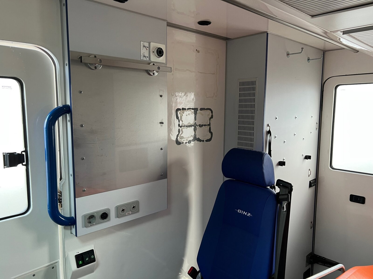 Mercedes-Benz Sprinter 313 CDI 4x2 Sprinter 313 CDI 4x2, Rettungswagen - 구급차 : 사진 5 Mercedes-Benz Sprinter 313 CDI 4x2 Sprinter 313 CDI 4x2, Rettungswagen - 구급차 : 사진 5