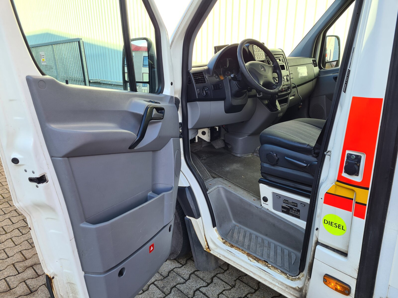 Mercedes-Benz Sprinter 316 KA 4x2 Sprinter 316 KA 4x2, Rettungswagen - 패널 밴 : 사진 4 Mercedes-Benz Sprinter 316 KA 4x2 Sprinter 316 KA 4x2, Rettungswagen - 패널 밴 : 사진 4