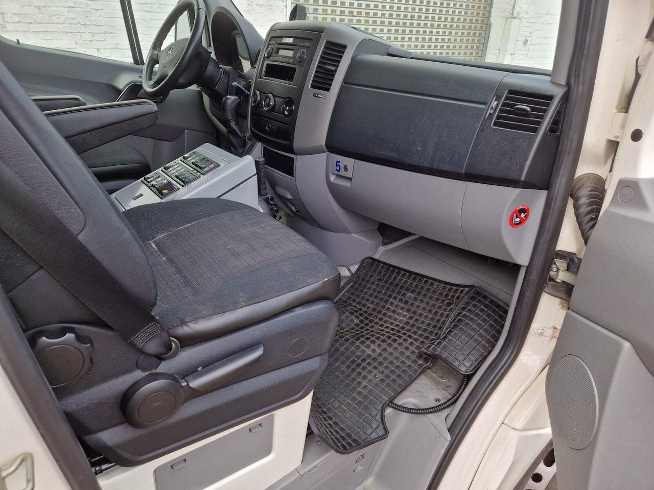 Mercedes-Benz Sprinter 516 CDI 4x2 Sprinter 516 CDI 4x2, Rettungswagen - 구급차 : 사진 4 Mercedes-Benz Sprinter 516 CDI 4x2 Sprinter 516 CDI 4x2, Rettungswagen - 구급차 : 사진 4