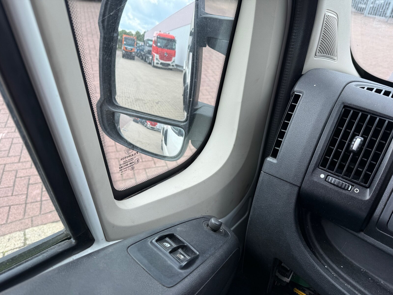 Peugeot Boxer 4x2 Doka Boxer 4x2 Doka - 플랫베드 밴, 콤비 밴 : 사진 5 Peugeot Boxer 4x2 Doka Boxer 4x2 Doka - 플랫베드 밴, 콤비 밴 : 사진 5