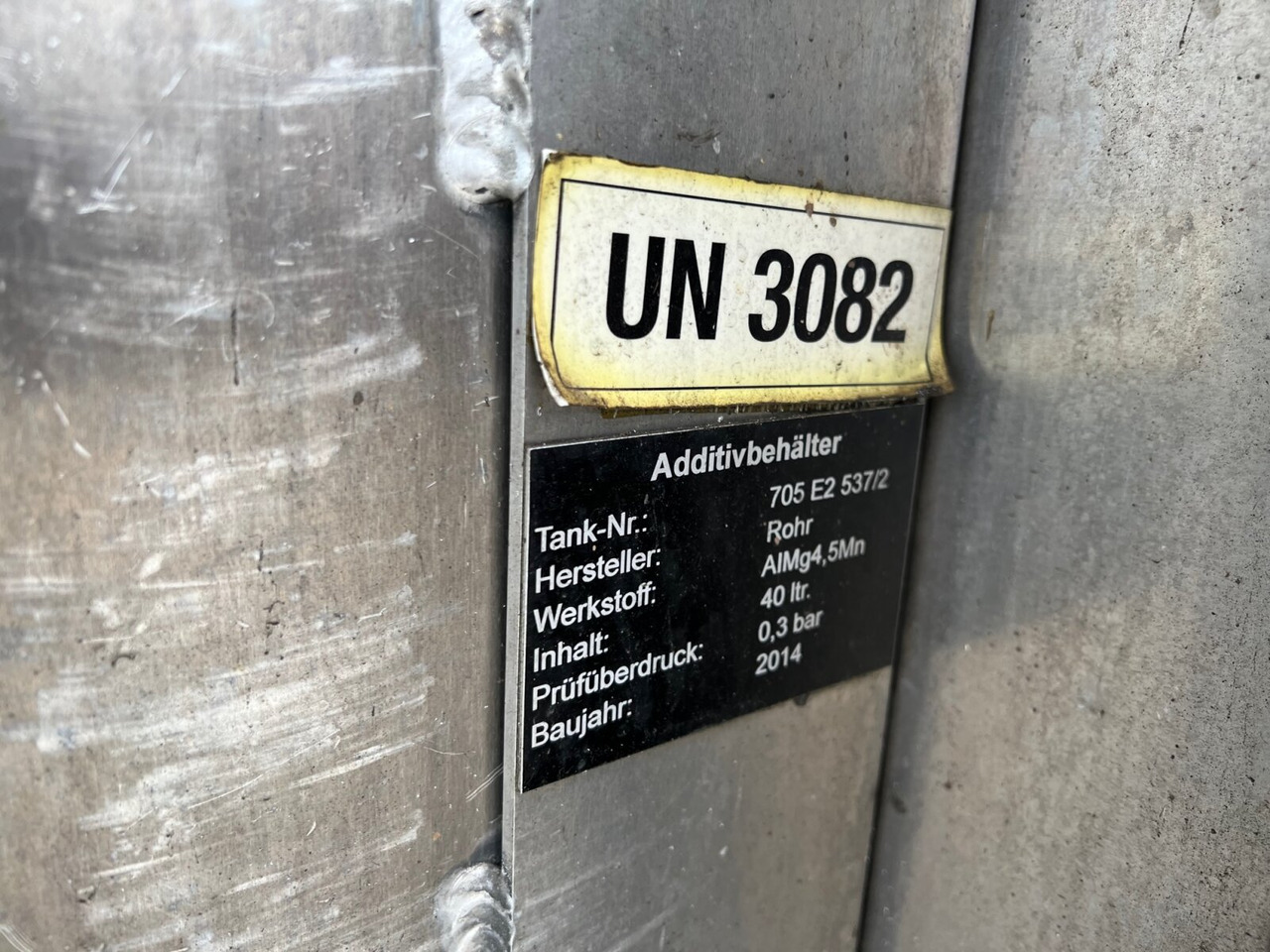 R450 4x2 R450 4x2, Retarder, ADR, Rohr Tank, ca. 14400l - 유조트럭 : 사진 2 R450 4x2 R450 4x2, Retarder, ADR, Rohr Tank, ca. 14400l - 유조트럭 : 사진 2