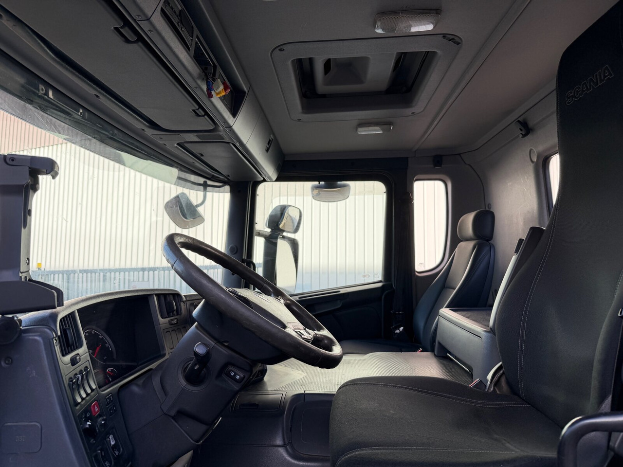 Scania P 320 6x2-4 P 320 6x2-4, Lenk-/Liftachse, Tele-Absetzanlage, Funk - 스킵 로더 트럭 : 사진 3 Scania P 320 6x2-4 P 320 6x2-4, Lenk-/Liftachse, Tele-Absetzanlage, Funk - 스킵 로더 트럭 : 사진 3