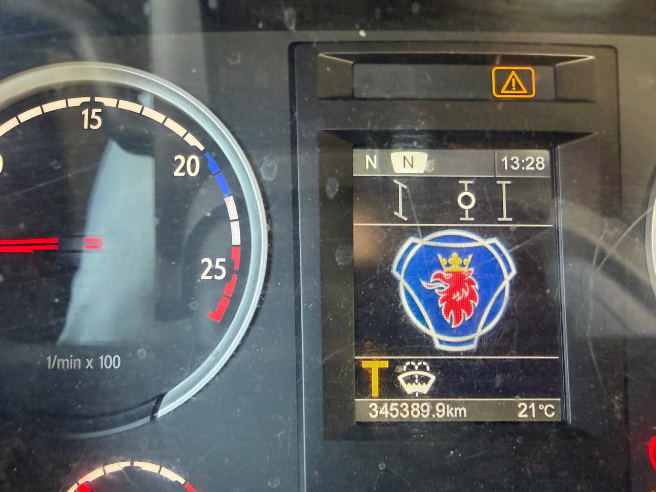 Scania P 320 6x2-4 P 320 6x2-4, Lenk-/Liftachse, Tele-Absetzanlage, Funk - 스킵 로더 트럭 : 사진 4 Scania P 320 6x2-4 P 320 6x2-4, Lenk-/Liftachse, Tele-Absetzanlage, Funk - 스킵 로더 트럭 : 사진 4