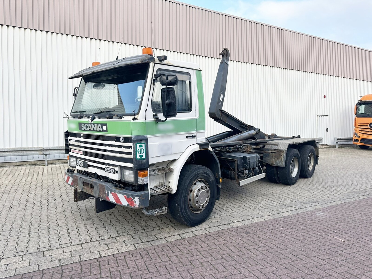 Scania P93 HK 250 6x4L P93 HK 250 6x4L, Abrollkipper - 후크 리프트 트럭 : 사진 1 Scania P93 HK 250 6x4L P93 HK 250 6x4L, Abrollkipper - 후크 리프트 트럭 : 사진 1