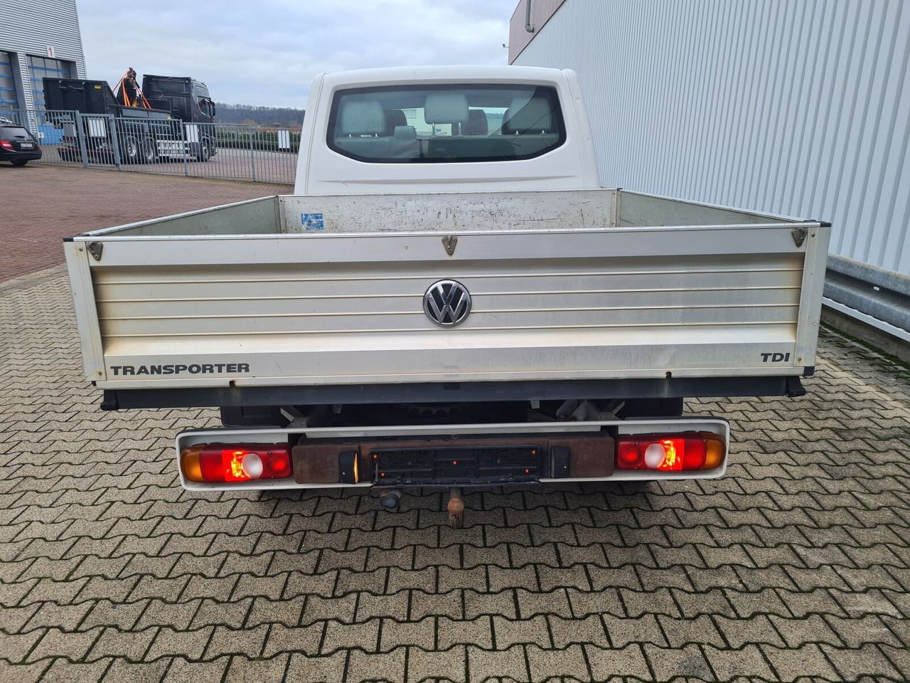 플랫베드 밴, 콤비 밴 T5 Doka 4x2 T5 Doka 4x2, 2.0 ltr. TDI Pritsche : 사진 10 플랫베드 밴, 콤비 밴 T5 Doka 4x2 T5 Doka 4x2, 2.0 ltr. TDI Pritsche : 사진 10