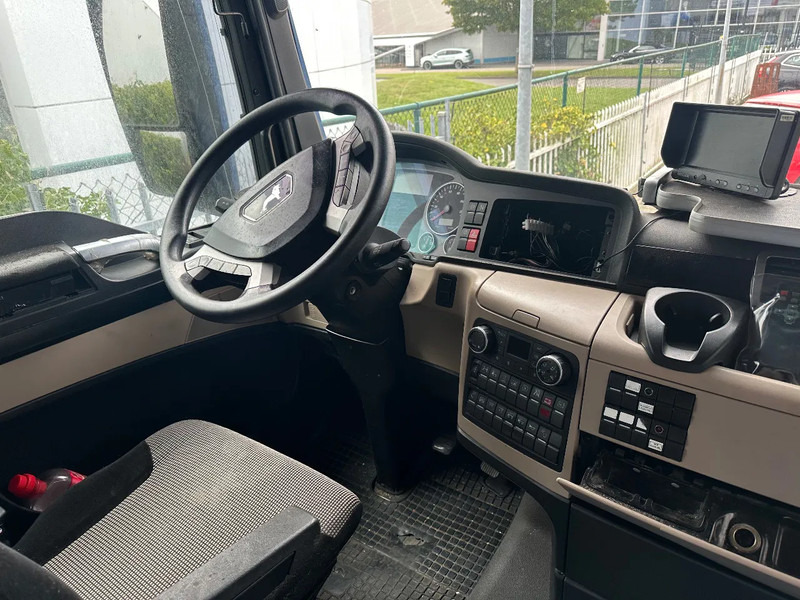 MAN TGX TGX 26 460 + 6X2 + LIFT + DAMAGED ENGINE - 박스 트럭 : 사진 5 MAN TGX TGX 26 460 + 6X2 + LIFT + DAMAGED ENGINE - 박스 트럭 : 사진 5