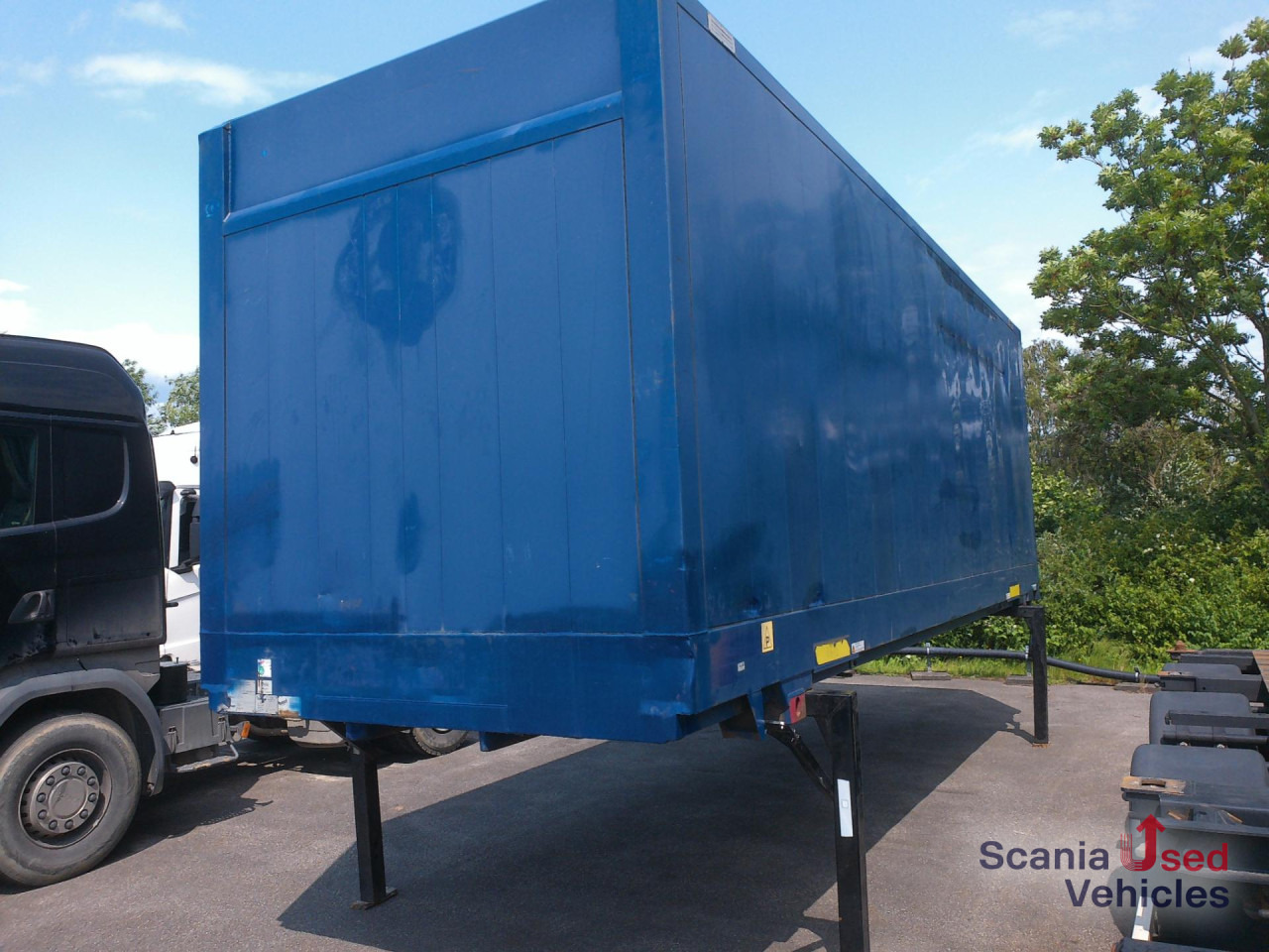 KRONE WB Koffer 7,82 Rolltor - 트레일러 : 사진 5 KRONE WB Koffer 7,82 Rolltor - 트레일러 : 사진 5