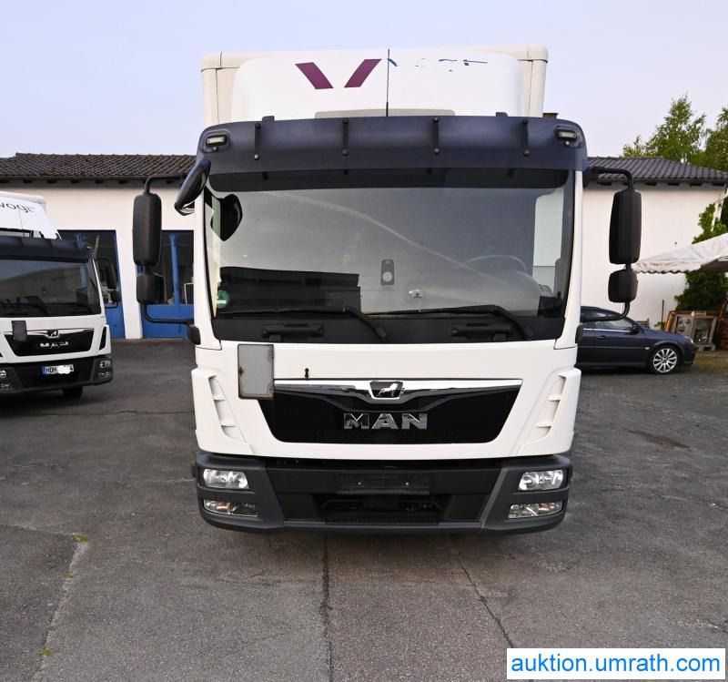 MAN MAN TGL 12.250 4x2 L/BL Koffer Ladebordwand Klimaautomatik NAVI Luftfederung Automatikgetriebe EURO 6 - 박스 트럭 : 사진 3 MAN MAN TGL 12.250 4x2 L/BL Koffer Ladebordwand Klimaautomatik NAVI Luftfederung Automatikgetriebe EURO 6 - 박스 트럭 : 사진 3