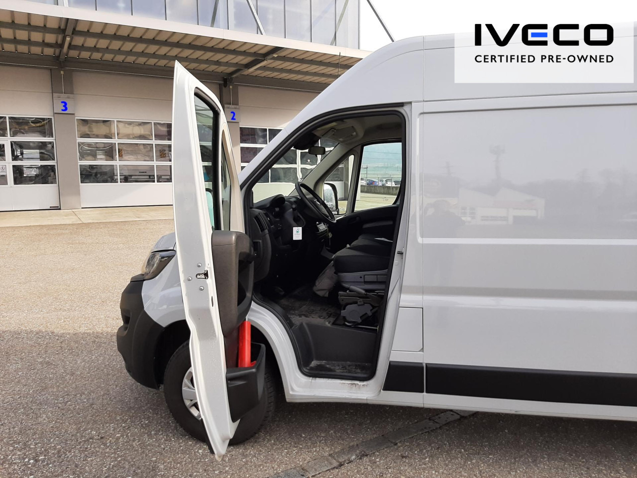 FIAT e-Ducato L2H2 teilverglast (47-kWh) - 패널 밴, 전기 밴 : 사진 2 FIAT e-Ducato L2H2 teilverglast (47-kWh) - 패널 밴, 전기 밴 : 사진 2