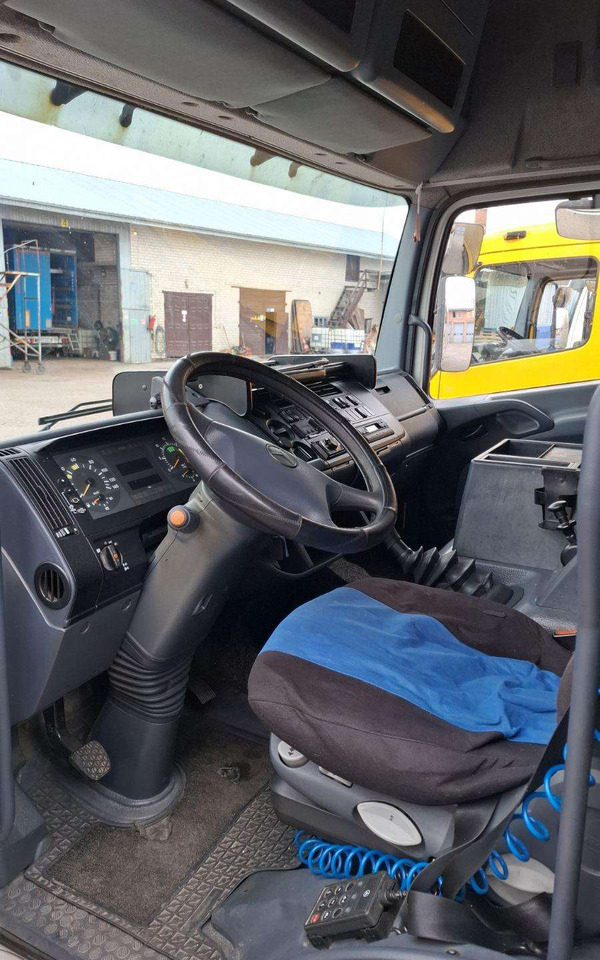 Mercedes-Benz 818 L - 커튼사이더 트럭 : 사진 2 Mercedes-Benz 818 L - 커튼사이더 트럭 : 사진 2