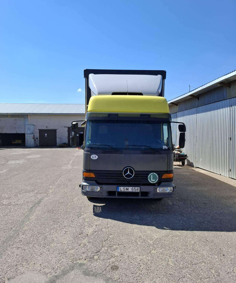Mercedes-Benz 823 L - 커튼사이더 트럭 : 사진 1 Mercedes-Benz 823 L - 커튼사이더 트럭 : 사진 1