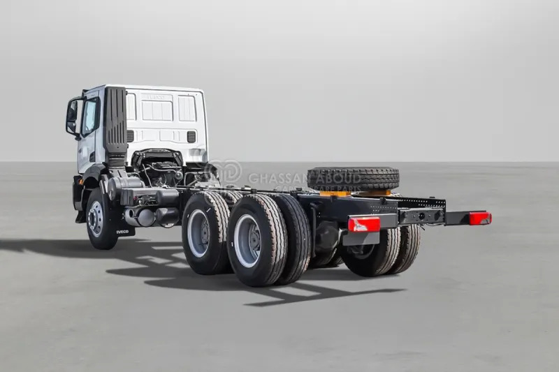 Iveco T-WAY AD380T47H 6x4 R24 Tyres Chassis - Barcelona Stock - 캡 새시 트럭 : 사진 2 Iveco T-WAY AD380T47H 6x4 R24 Tyres Chassis - Barcelona Stock - 캡 새시 트럭 : 사진 2