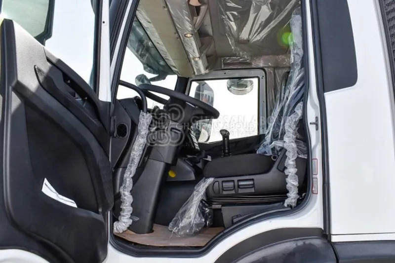 Iveco T-WAY AD380T47H 6x4 R24 Tyres Chassis - Barcelona Stock - 캡 새시 트럭 : 사진 4 Iveco T-WAY AD380T47H 6x4 R24 Tyres Chassis - Barcelona Stock - 캡 새시 트럭 : 사진 4