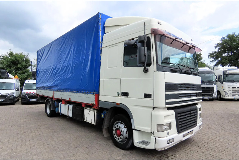 DAF XF 95.430 Manual diesel injection! Manual gearbox! - 커튼사이더 트럭 : 사진 1 DAF XF 95.430 Manual diesel injection! Manual gearbox! - 커튼사이더 트럭 : 사진 1