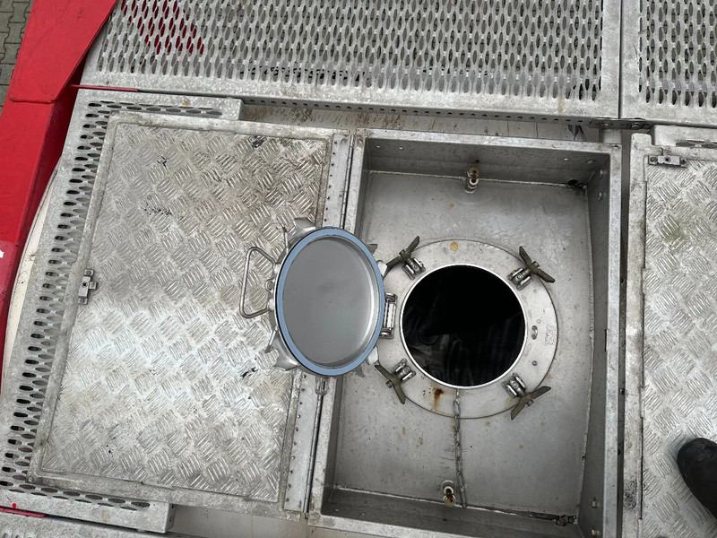 리스 SINGAMAS 20FT ISO, 26.000L/1-COMP/3 BAFFELS/3 manholes, 5Y: 08-2027, L4BN, T11 SINGAMAS 20FT ISO, 26.000L/1-COMP/3 BAFFELS/3 manholes, 5Y: 08-2027, L4BN, T11 : 사진 16 리스 SINGAMAS 20FT ISO, 26.000L/1-COMP/3 BAFFELS/3 manholes, 5Y: 08-2027, L4BN, T11 SINGAMAS 20FT ISO, 26.000L/1-COMP/3 BAFFELS/3 manholes, 5Y: 08-2027, L4BN, T11 : 사진 16