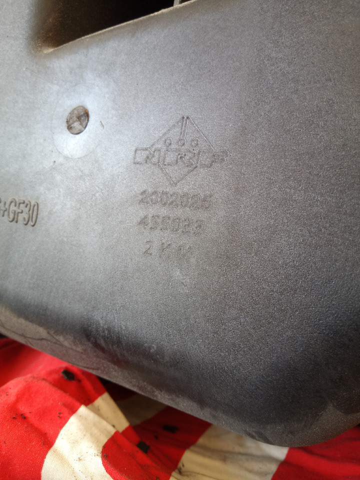 DAF XF106 - 팽창 탱크 : 사진 5 DAF XF106 - 팽창 탱크 : 사진 5