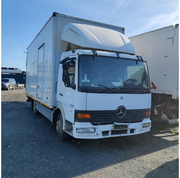 Mercedes-Benz 818 - 박스 트럭 : 사진 2 Mercedes-Benz 818 - 박스 트럭 : 사진 2