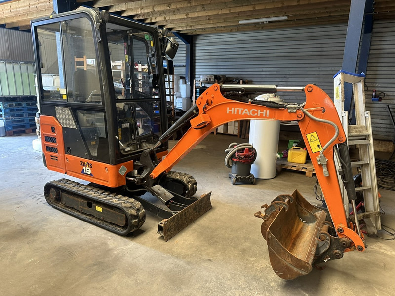 Hitachi ZAXIS ZX19-6 CR 1.9T - 1349H - CABINE - ADJUSTABLE TRACKS - EXTRA HYDR - QUICK HITCH - BE MACHINE - 미니 굴삭기 : 사진 1 Hitachi ZAXIS ZX19-6 CR 1.9T - 1349H - CABINE - ADJUSTABLE TRACKS - EXTRA HYDR - QUICK HITCH - BE MACHINE - 미니 굴삭기 : 사진 1