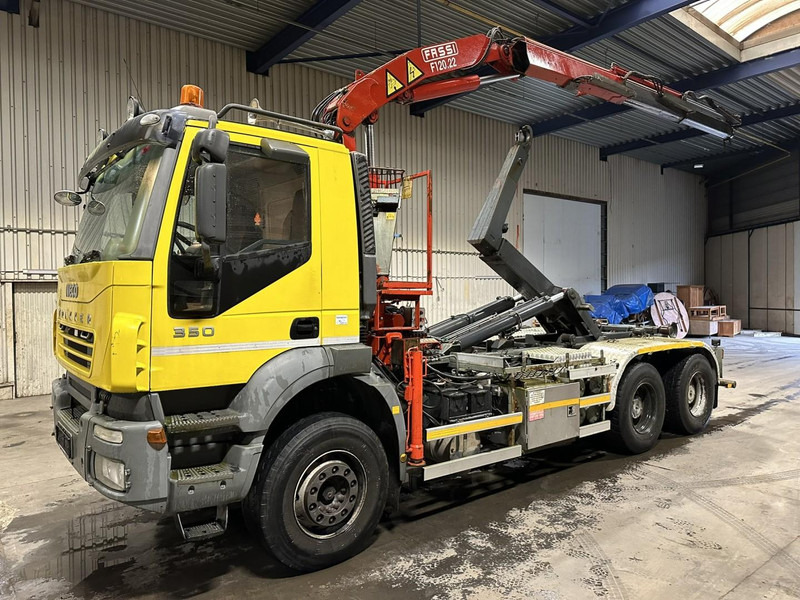 Iveco TRAKKER 350 6x4 HOOKLIFT + CRANE FASSI F120.22 (5/6 F) - *342.000km* - STEEL SPRING / BIG AXLES - AS TRONIC AUTOMATIC GEARBOX - 후크 리프트 트럭, 크레인 트럭 : 사진 3 Iveco TRAKKER 350 6x4 HOOKLIFT + CRANE FASSI F120.22 (5/6 F) - *342.000km* - STEEL SPRING / BIG AXLES - AS TRONIC AUTOMATIC GEARBOX - 후크 리프트 트럭, 크레인 트럭 : 사진 3