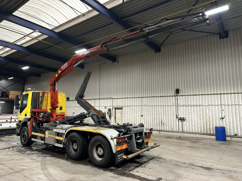Iveco TRAKKER 350 6x4 HOOKLIFT + CRANE FASSI F120.22 (5/6 F) - *342.000km* - STEEL SPRING / BIG AXLES - AS TRONIC AUTOMATIC GEARBOX - 후크 리프트 트럭, 크레인 트럭 : 사진 4 Iveco TRAKKER 350 6x4 HOOKLIFT + CRANE FASSI F120.22 (5/6 F) - *342.000km* - STEEL SPRING / BIG AXLES - AS TRONIC AUTOMATIC GEARBOX - 후크 리프트 트럭, 크레인 트럭 : 사진 4