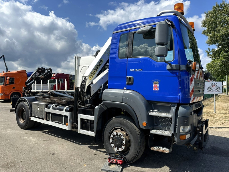 MAN TGA 18.310 4x4 HOOKLIFT + CRANE PALFINGER PK12000 - RADIO - ROTATOR - STEEL SPRING / HUB REDUCTION - MANUAL ZF - BE TRUCK - 후크 리프트 트럭, 크레인 트럭 : 사진 2 MAN TGA 18.310 4x4 HOOKLIFT + CRANE PALFINGER PK12000 - RADIO - ROTATOR - STEEL SPRING / HUB REDUCTION - MANUAL ZF - BE TRUCK - 후크 리프트 트럭, 크레인 트럭 : 사진 2