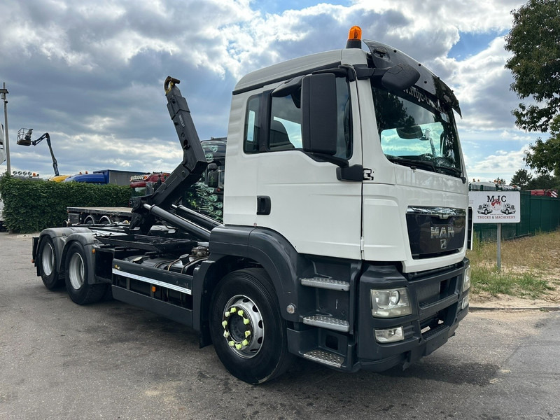 MAN TGS 28.360 6x2 HOOKLIFT 21T HIAB MULTILIFT XR21-S51 - LIFT AXLE - BE TRUCK - 후크 리프트 트럭 : 사진 1 MAN TGS 28.360 6x2 HOOKLIFT 21T HIAB MULTILIFT XR21-S51 - LIFT AXLE - BE TRUCK - 후크 리프트 트럭 : 사진 1