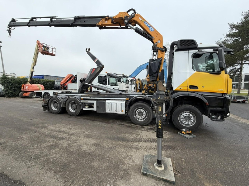 Mercedes-Benz AROCS 4143 8X4 WAF HOOKLIFT + CRANE EFFER 395 4S + ROTATOR + RADIO - 5/6 F - BE TRUCK - VERY NICE CONDITION - 후크 리프트 트럭, 크레인 트럭 : 사진 4 Mercedes-Benz AROCS 4143 8X4 WAF HOOKLIFT + CRANE EFFER 395 4S + ROTATOR + RADIO - 5/6 F - BE TRUCK - VERY NICE CONDITION - 후크 리프트 트럭, 크레인 트럭 : 사진 4