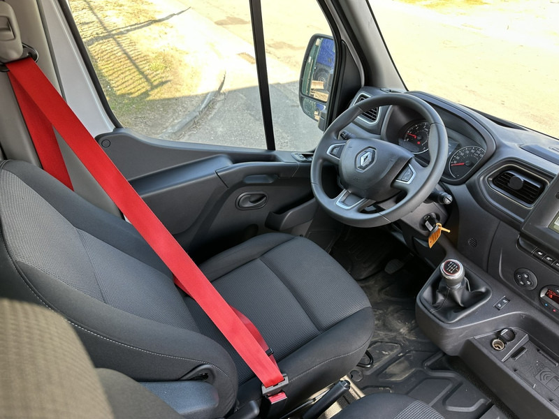 Interior photo 1: 박스 밴 Renault MASTER 2.3 - 163HP - RED EDITION  BAKWAGEN + LAADKLEP - 4m30 x 2m20 x 2m20 - CAMERA - NAVI - PACK COMFORT - BELG